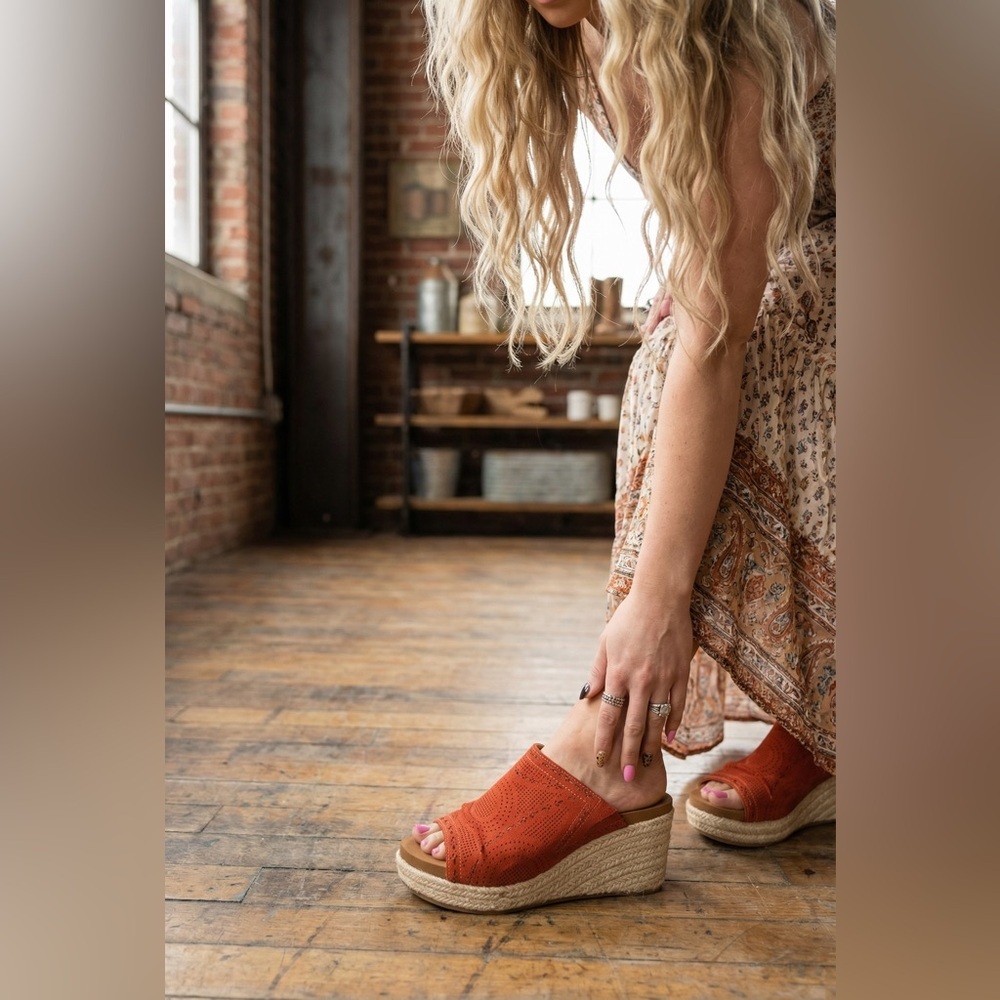 NIB Boho Festival Very G Marie Espadrille Rust Eyelet Wedge Sandals